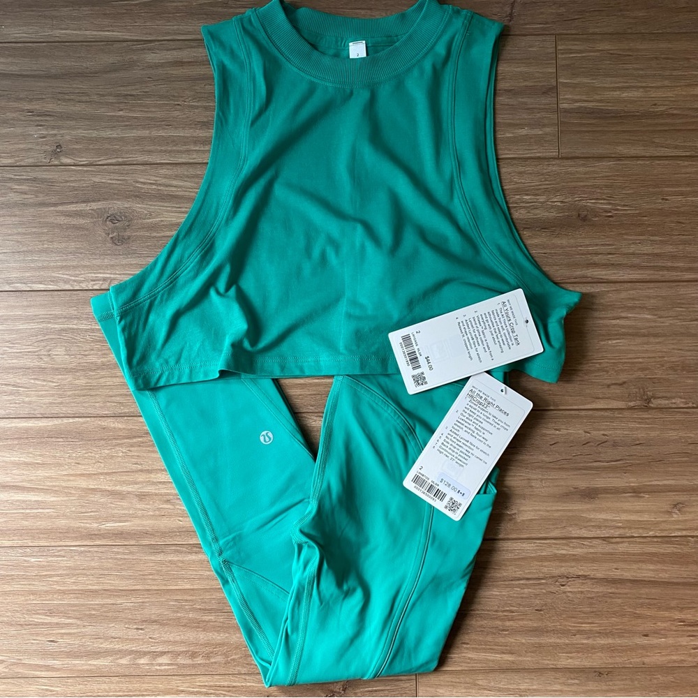 Lululemon NWT Crop Top and Legging Matching Set Teal